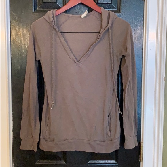 Old Navy Sweaters - Super soft gray sweater hoodie small